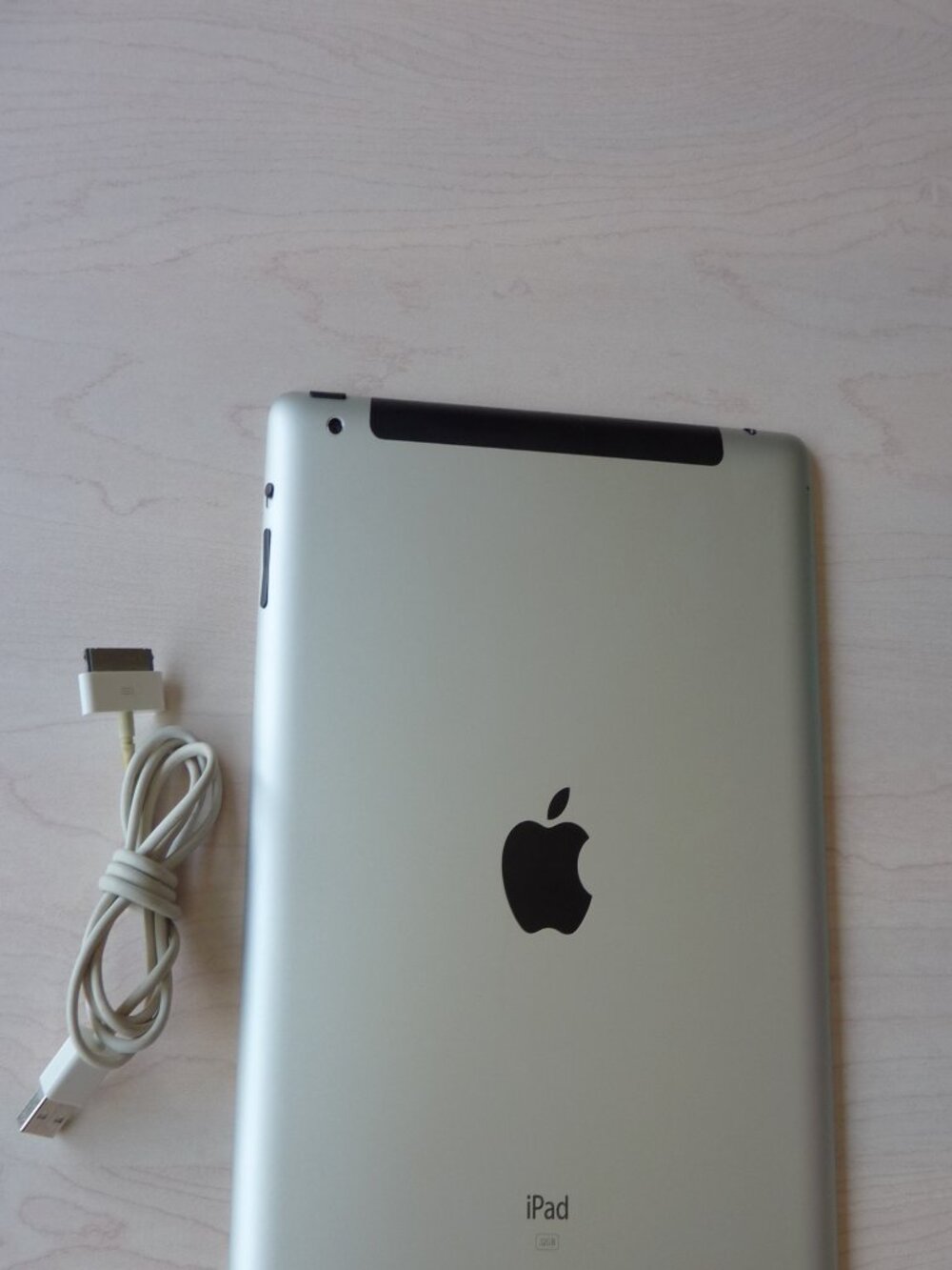 Apple iPad 2 A1396 32GB Silver Factory Reset Works with Charging Cable